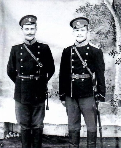 Gečys Jonas (kairėje) su draugu Krivka. Tarnyba caro kariuomenėje