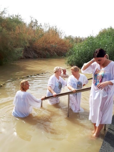 Atnaujinomė krikštą Jordano upėjė